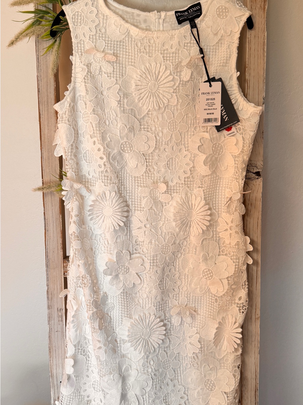 Frank Lyman Design White Floral Appliqu Sheath Dress